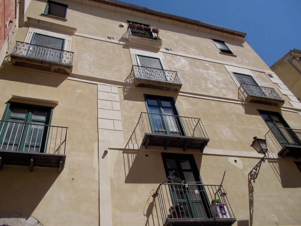 Le Stanze Del Poeta Hotell Salerno Exteriör bild